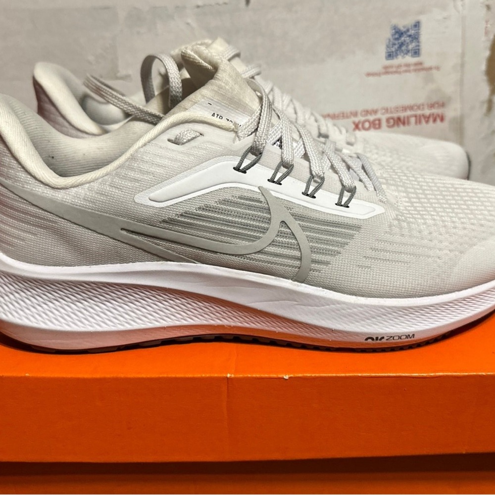 Nike Pegasus air zoom 39. Men’s 8.